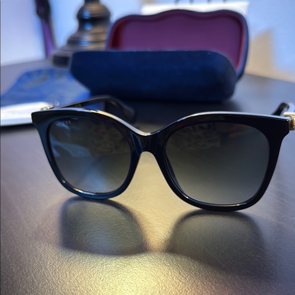 Gucci Black Luxury Sunglasses with Case, Pouch, Cloth and Pamphlets. Auth - Picture 11 of 16